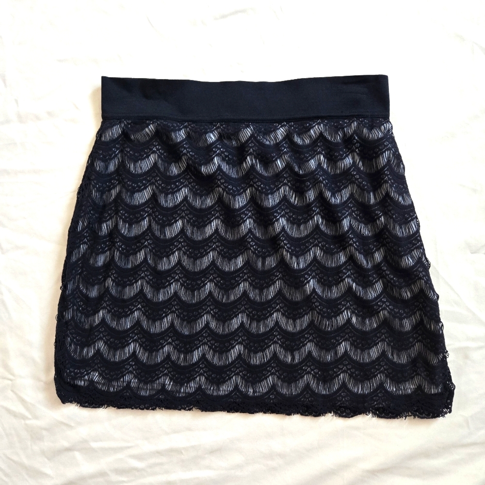 Free People Women's Black Mini Skirt Lace Stretchy Lined Comfy Soft EUC ~ Small